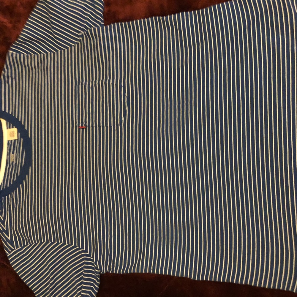Levi’s t shirt